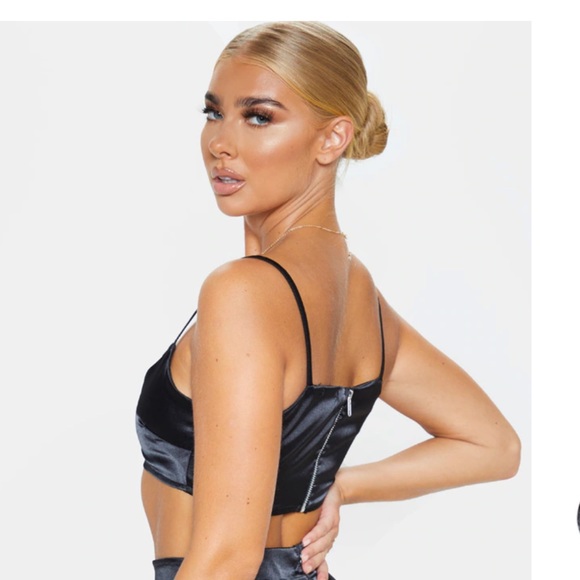 **MUST BE BUNDLED Black satin scoop neck cropped top - Picture 3 of 7